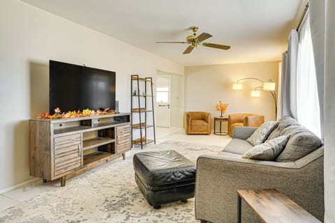 Youngtown Vacation Rental | 2BR | 2BA | 1,150 Sq Ft | 1 Step Required