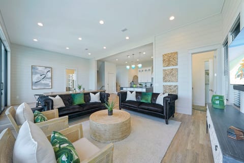 Scarlett's Beach Heaven - Miramar Beach - Living Room