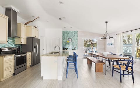 Show up your culinary skills in this fully equipped kitchen.