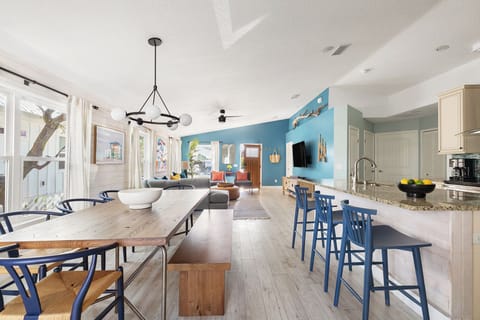 An open space layout creates one large, airy space for your group to enjoy.