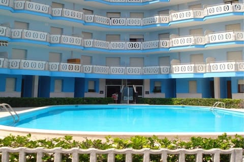 Holiday Home Swimming Pool