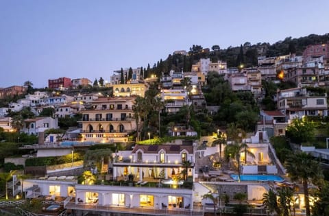 Activities, Balcony / Terrace / Patio, Building Exterior, Garden, Hot Tub, Pool, Spring, Summer