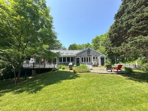 Enclosed spacious yard