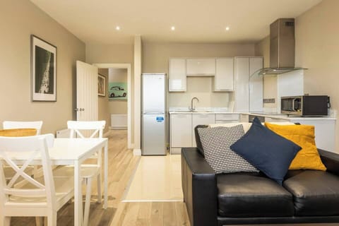 0ce5cc16 5090 4211 99d8 5c2b9f4bafc3