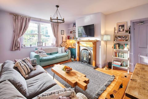 Lilac Cottage, Morpeth - Host & Stay