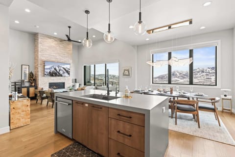 Brand new home with a luxury Open space for you to enjoy. Living, Dining and Kitchen - great for family gatherings. 