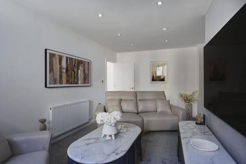 Living Room / Lounge