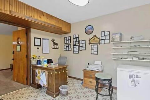 Office- enter Apt through here