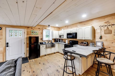 Kitchen | Cooking Basics Supplied | 1st Floor