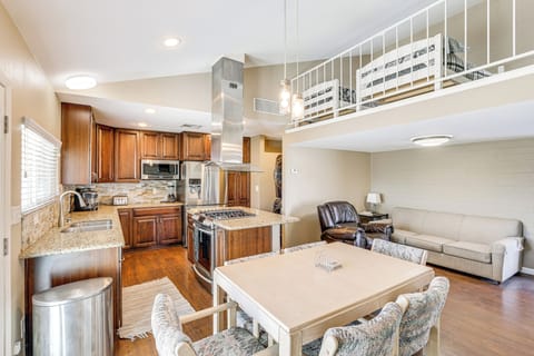Bullhead City Vacation Rental | 2BR | 2BA | Steps to Enter | 1,800 Sq Ft