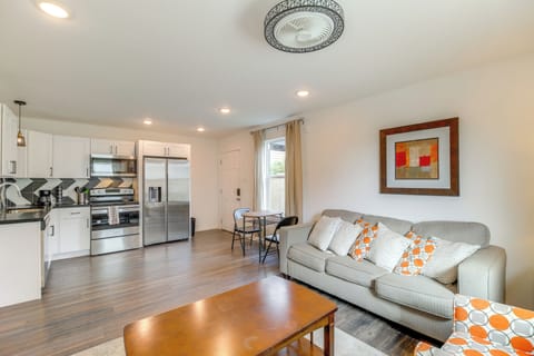 Houston Vacation Rental | 2BR | 2BA | 1,200 Sq Ft | Small Step to Enter
