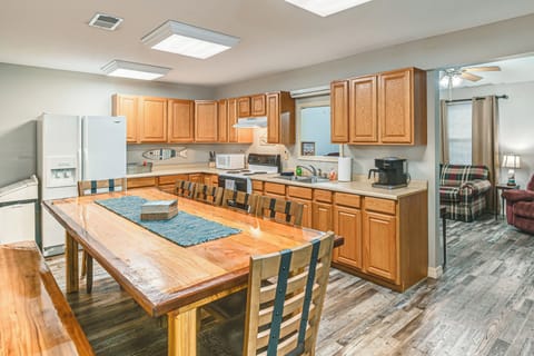 Dining Area & Kitchen | Keurig K-Duo | Blender | Toaster