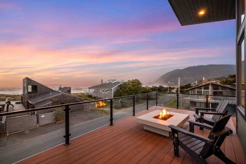 Welcome to Beach Ball! Please enjoy this one of a kind rental in Manzanita, Oregon! Reach out with any questions and we will be happy to help!