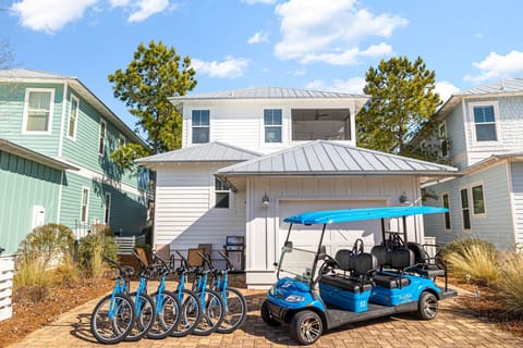 6 Seater Golf Cart and 6 Bikes!