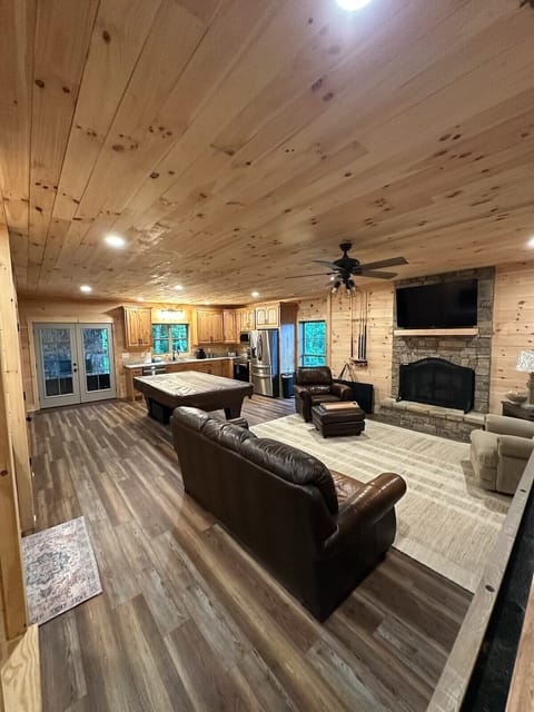 Lower level Living area with stylish furnishings and TV