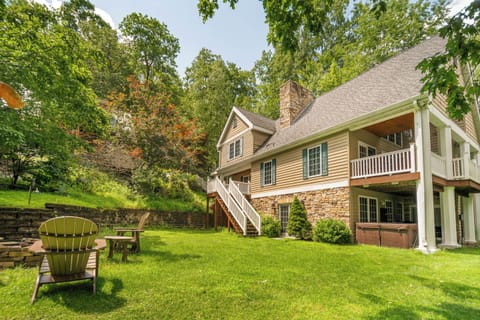 Welcome to A Lakefront Paradise!