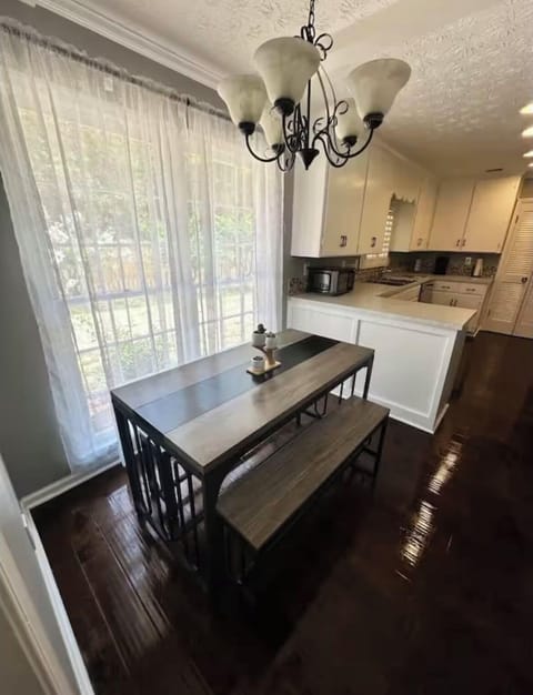 Full kitchen (microwave, stove, full size refrigerator, utensils) 