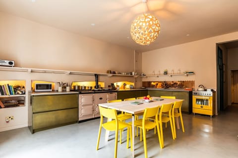 Open plan kitchen and dining room