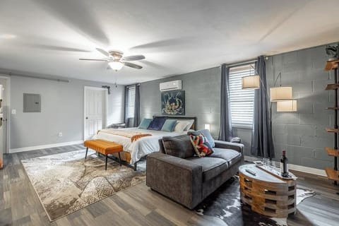 A spacious studio apartment to enjoy some R&R in.