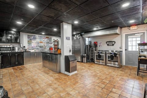 Don't worry if you forgot about bringing ice. We've got you!