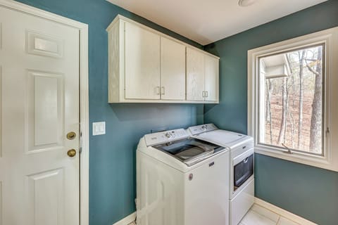 Laundry Room | Main Level