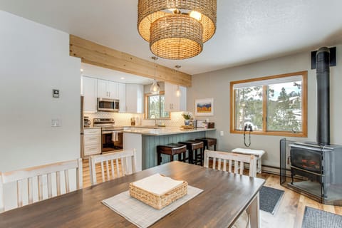 Dining Area | Full Kitchen | Cooking Basics