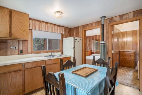 Full kitchen to cook your favorite meals