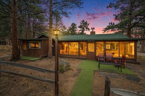 Front view of this beautiful cottage.