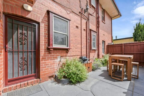 Your own private courtyard with outdoor dining for 6