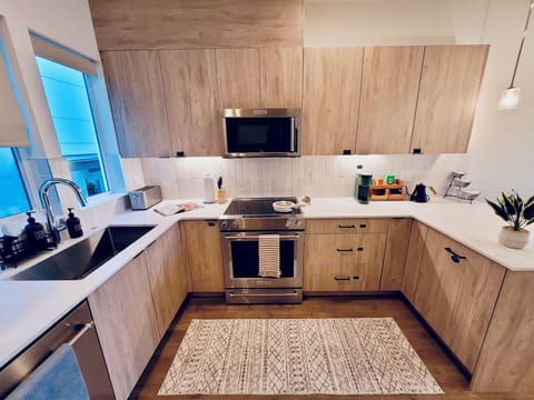 Fully equipped kitchen with all the essentials to prepare and enjoy a meal.