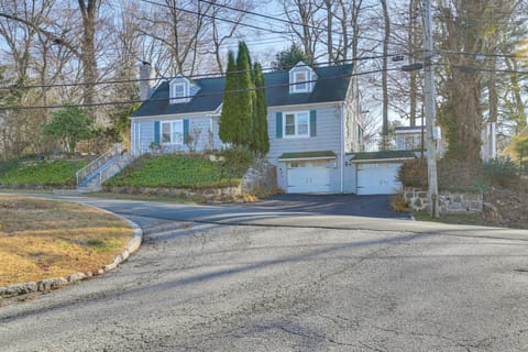 White Plains Vacation Rental | 5BR | 2.5BA | Stairs Required | 3,212 Sq Ft