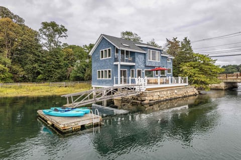 Your waterfront adventure awaits! Dive into endless fun and relaxation with stunning views right at your doorstep!