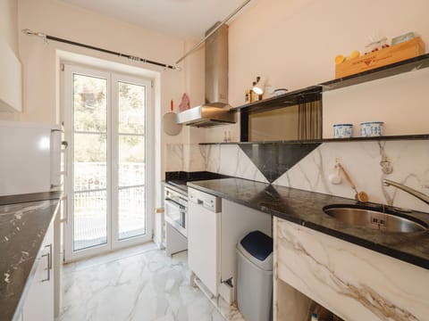 Wood, Flooring, Floor, Interior Design, Home, Countertop, Kitchen, Ceiling, Room, Apartment