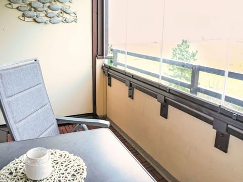 Balcony, Metal, Glass, Handrail, Hardwood, Wood Stain, Fence, Deck, Aluminium