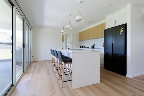 Take a seat at the bench while you cook up a storm