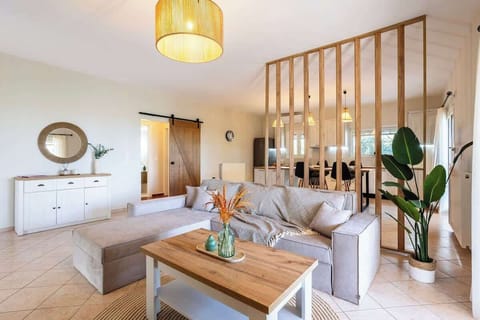 Modern Living Room – Bright, welcoming space with contemporary furnishings and soothing neutral tones.