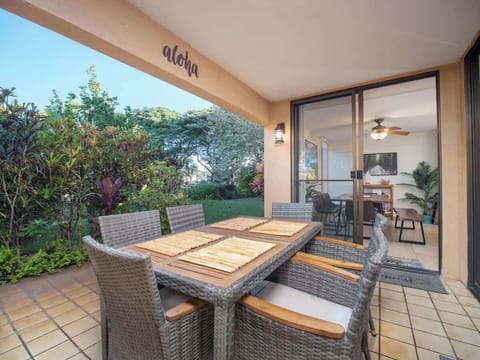 Main Lanai off of the Dining and Living Room - Seats for 6