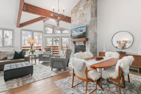 Home Decor, Furniture, Table, Architecture, Building