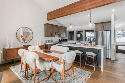 Architecture, Building, Dining Room, Dining Table, Furniture