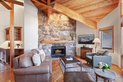 Indoors, Furniture, Living Room, Fireplace, Hardwood