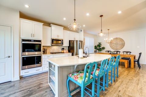 Kitchen | Blender | Spices | Toaster Oven | 1st Floor