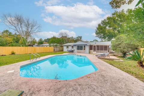 Pensacola Vacation Rental | 3BR | 2BA | 1 Step to Enter | 1,500 Sq Ft