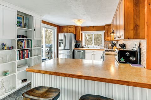 Kitchen | 1st Floor | Cooking Basics | Drip & Keurig Coffee Makers | Dishwasher