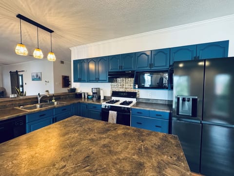 Large kitchen makes meal prep a piece of cake.
