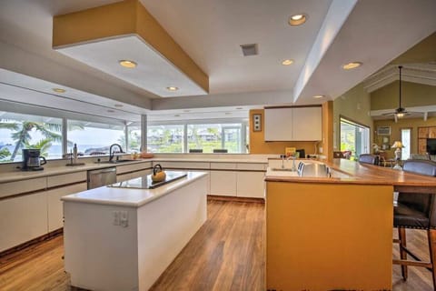Ocean Views in a Gourmet Kitchen