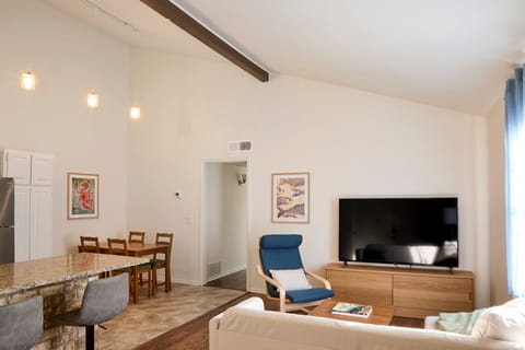 Walk in to a beautiful 18 ft vaulted ceiling, open living concept.