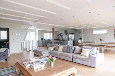 Living Room / Lounge