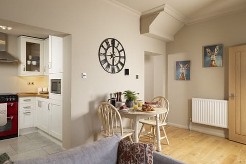 School House Cottage Dining Area- StayCotswold