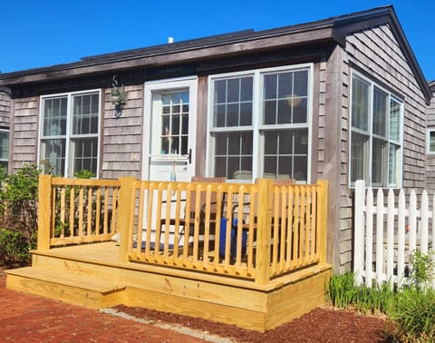 Feel the sea breeze at our charming, coastal cottage on Cape Cod!