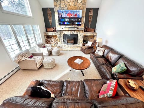 Great Room with 85" Samsung TV and QSymphony surround sound ~ Seating for 9!
